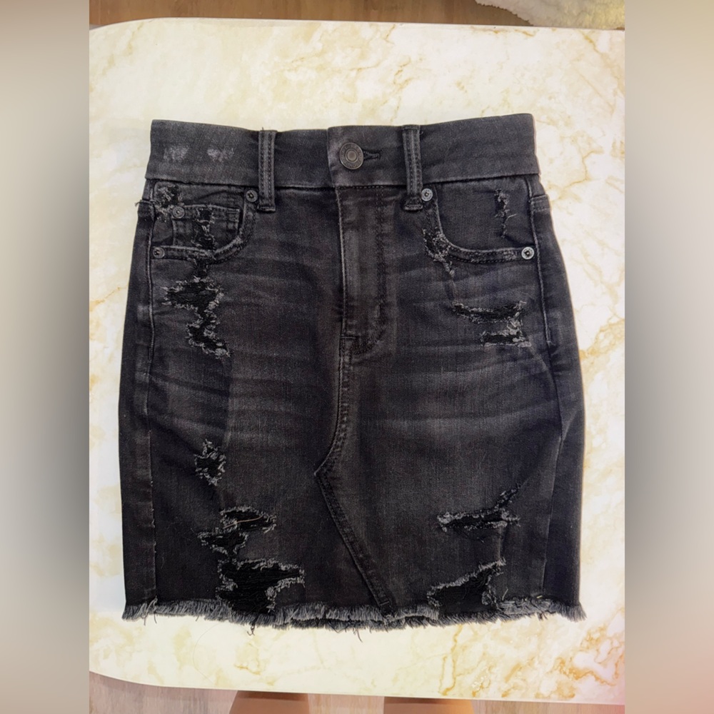 🏷️ 🛍️ American Eagle Stretch Black Distressed Denim Skirt 🏷️ 🛍️